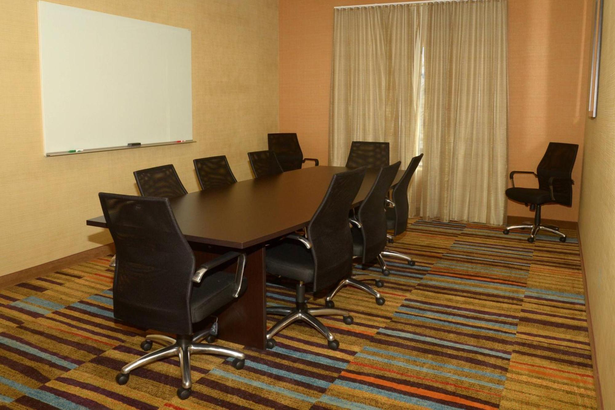 Fairfield Inn & Suites By Marriott Fairmont Buitenkant foto