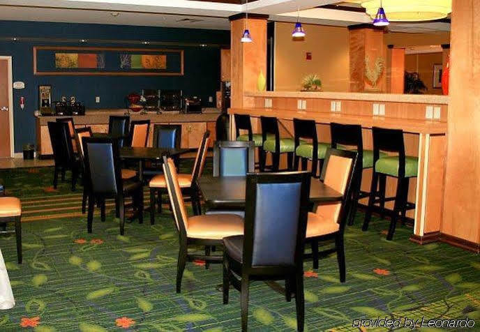 Fairfield Inn & Suites By Marriott Fairmont Buitenkant foto